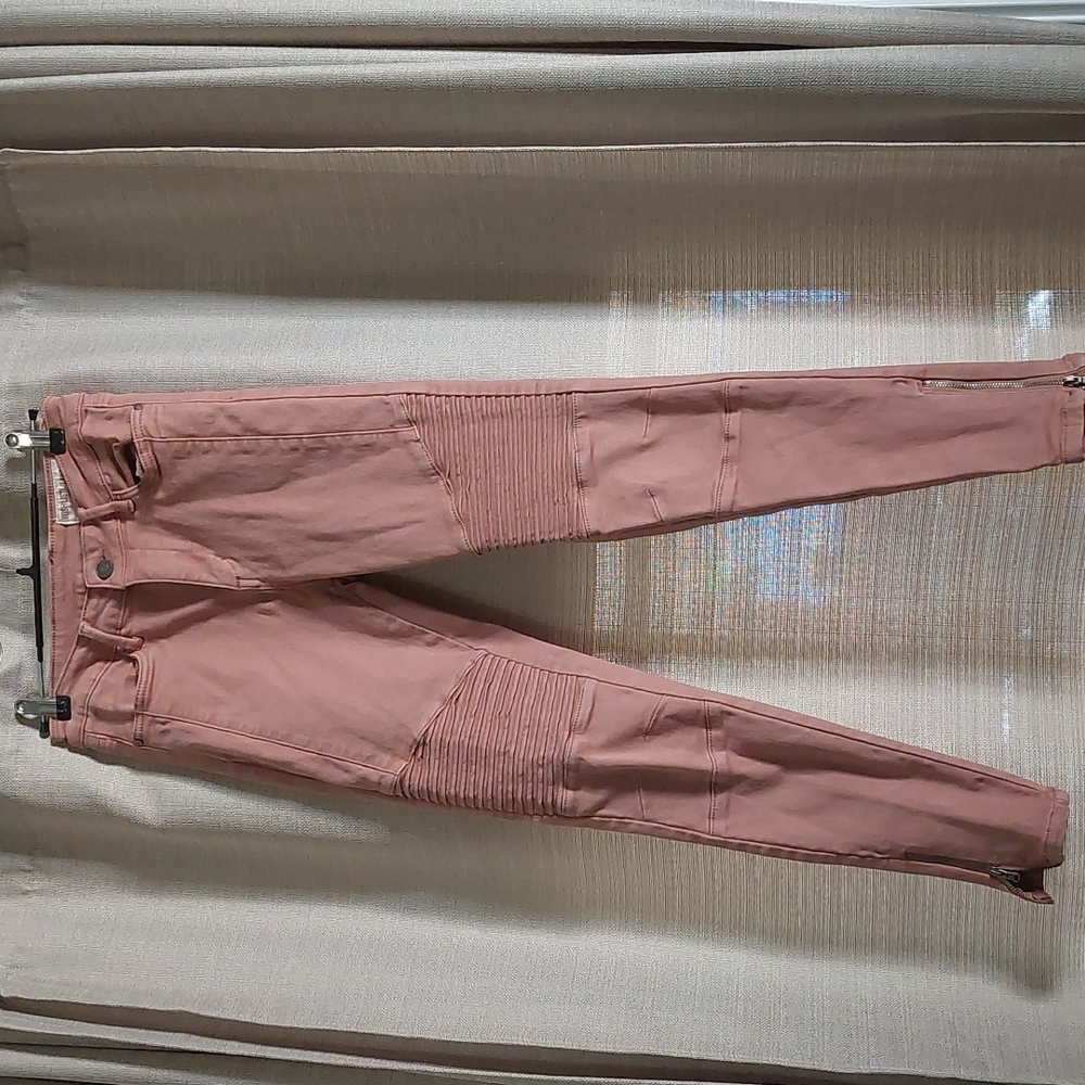 Womens pink salmon colored moto Stetch Jeans